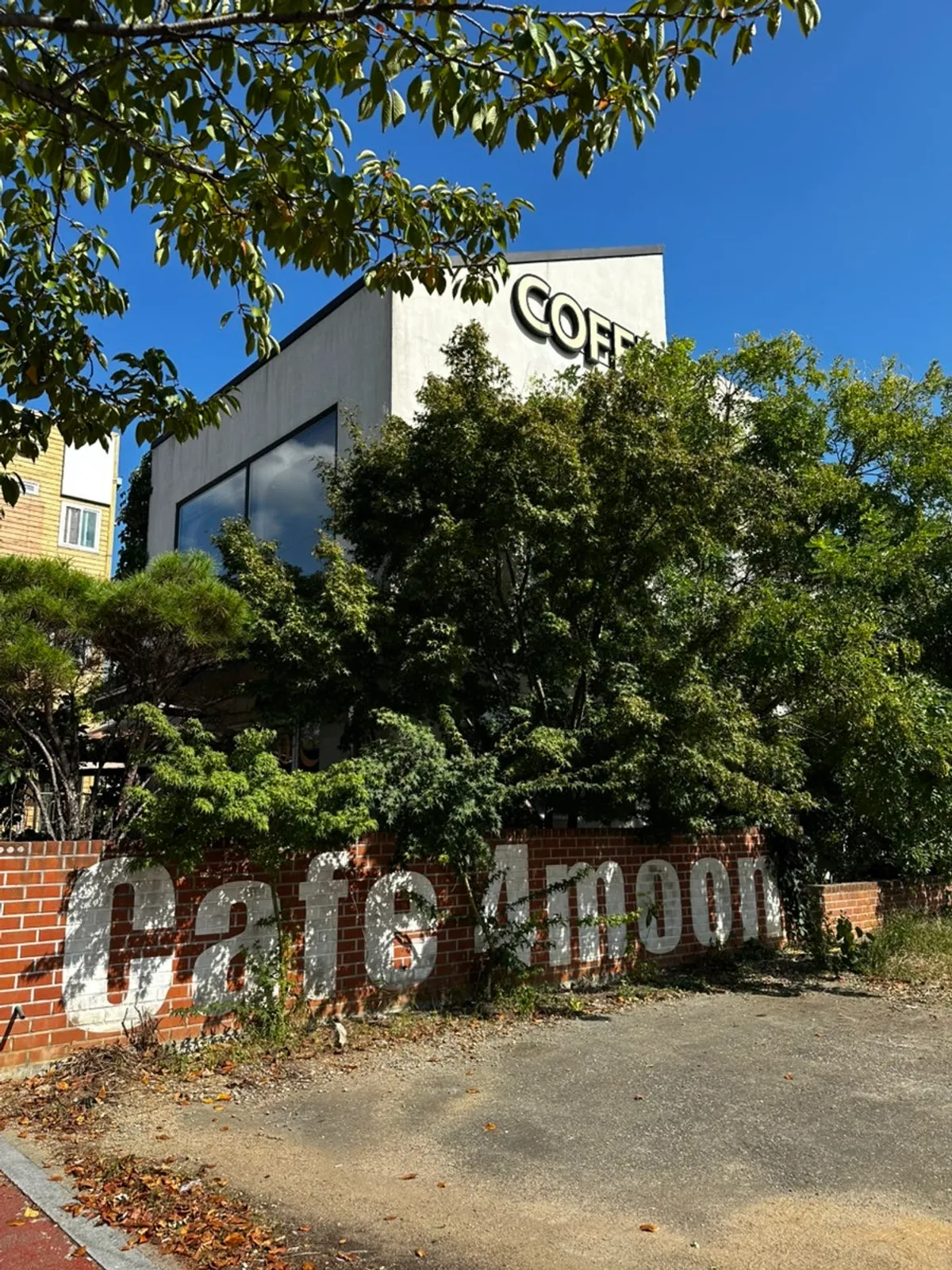 Vertical main photo of Cafe Pomun in Icheung-dong, Pyeongtaek