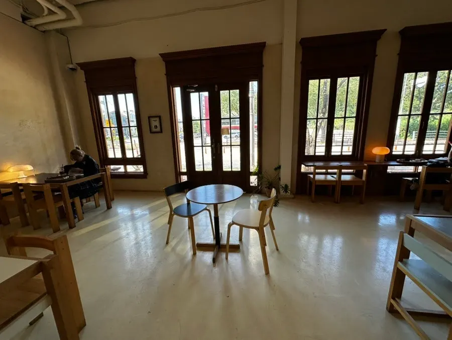 Annex seating with collaboration furniture