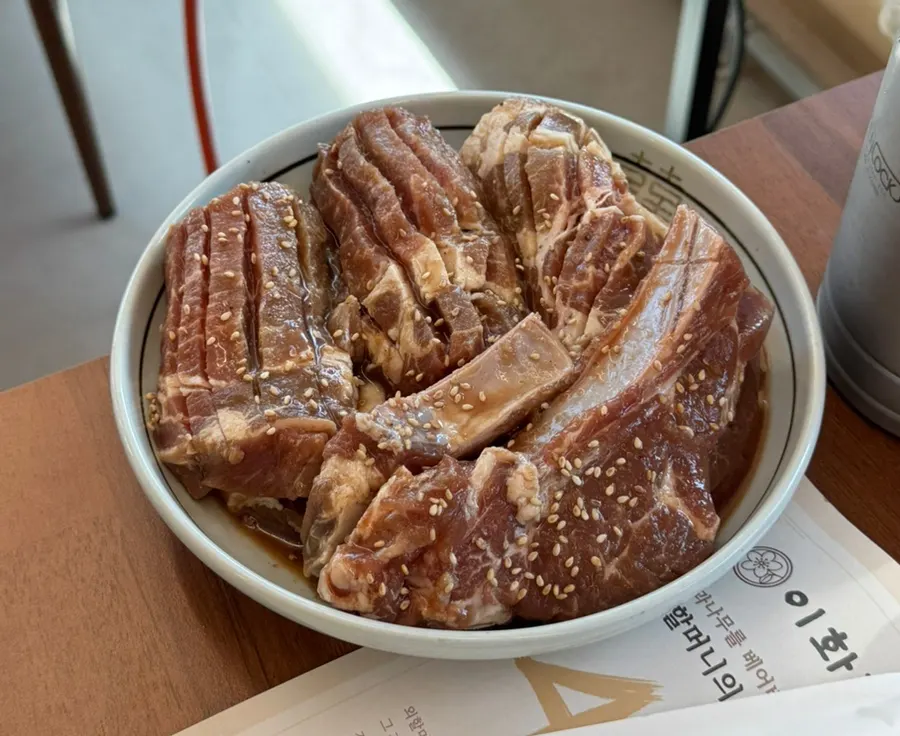 주문한 돼지양념갈비와 돼지양념구이 3인분