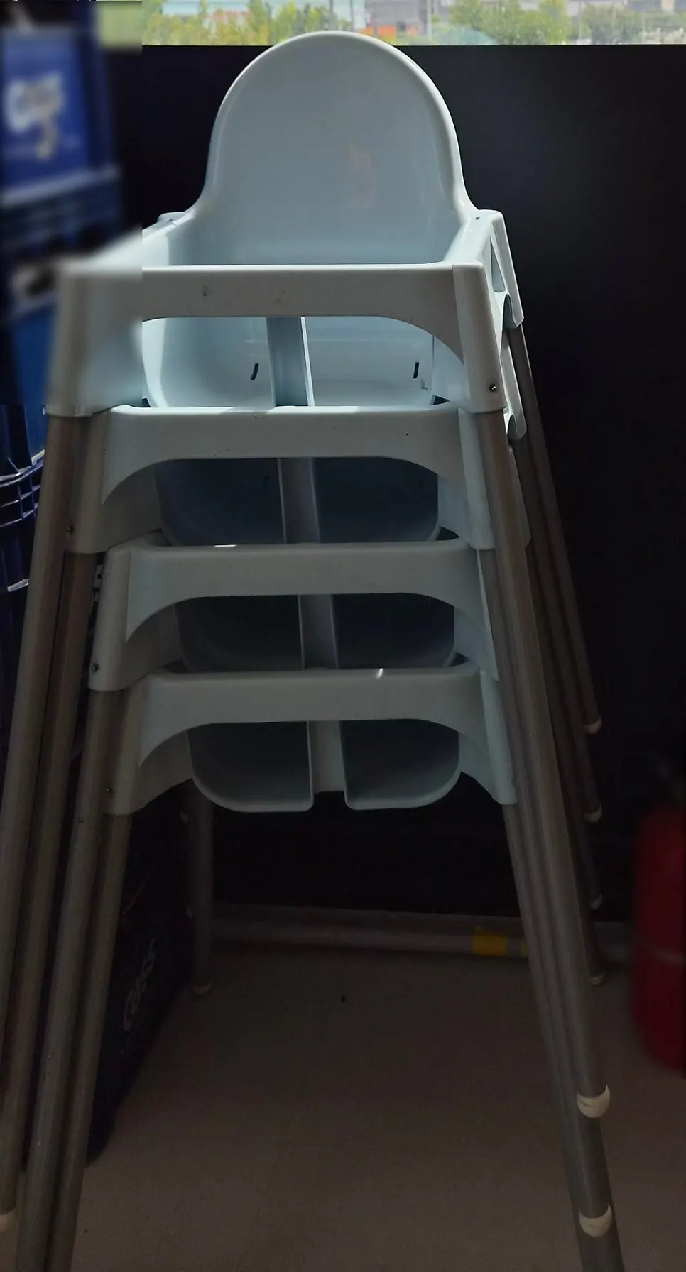 Seating with ventilation installed at every table