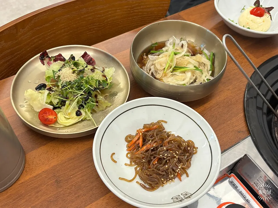 정갈하게 차려진 밑반찬