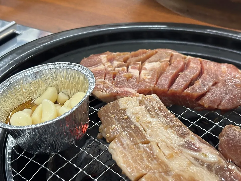 갈빗대가 붙은 돼지양념갈비