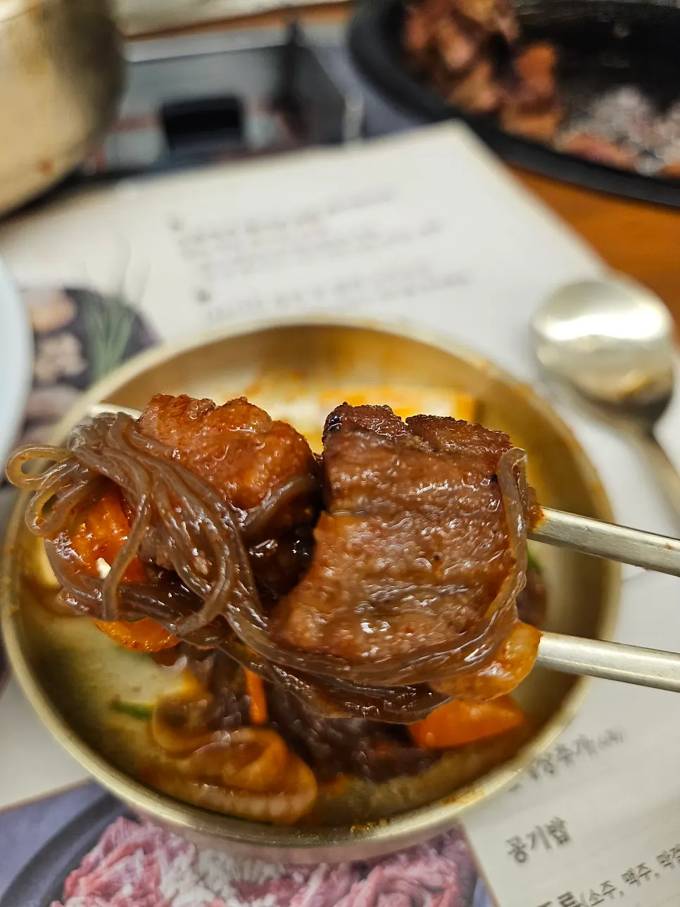 돼지갈비에 곁들인 냉면 한 그릇