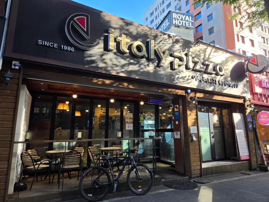 Italian Pizza on Anjeong-ri Rodeo Street