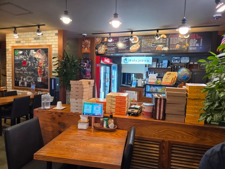 Tables inside Italian Pizza
