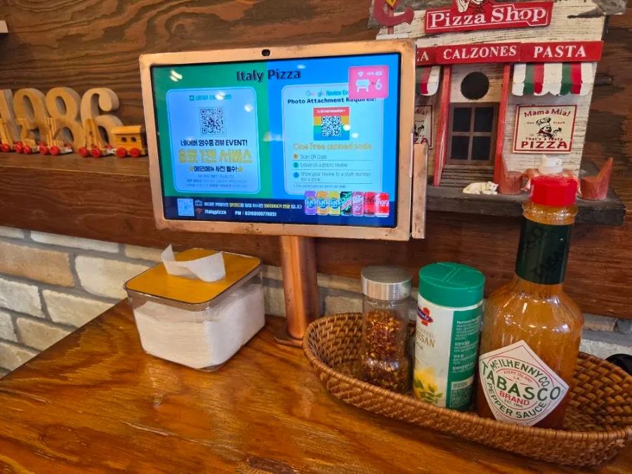 Italian Pizza menu and table-ordering information
