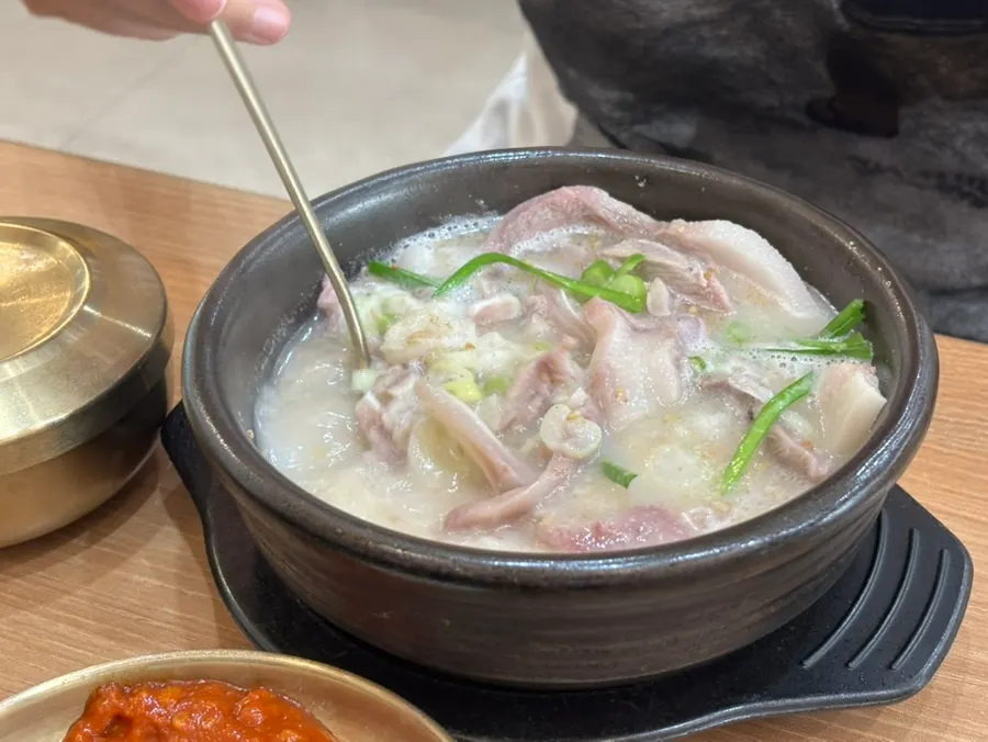 Cucharada del caldo del sundaeguk