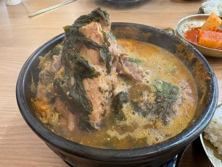 Meaty pork bone and meat in the hangover stew