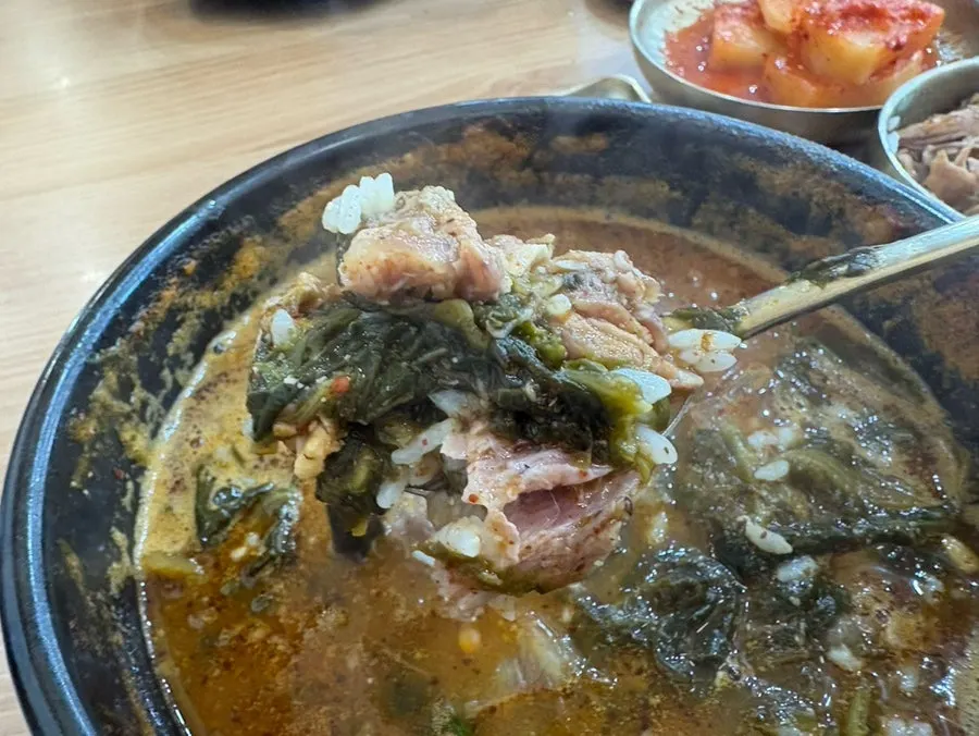 Sundae soup and pork bone hangover stew meal