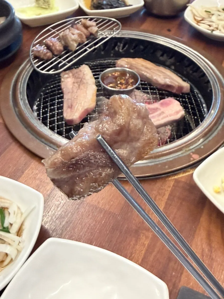 마늘 듬뿍 올린 시그니처 주걱살