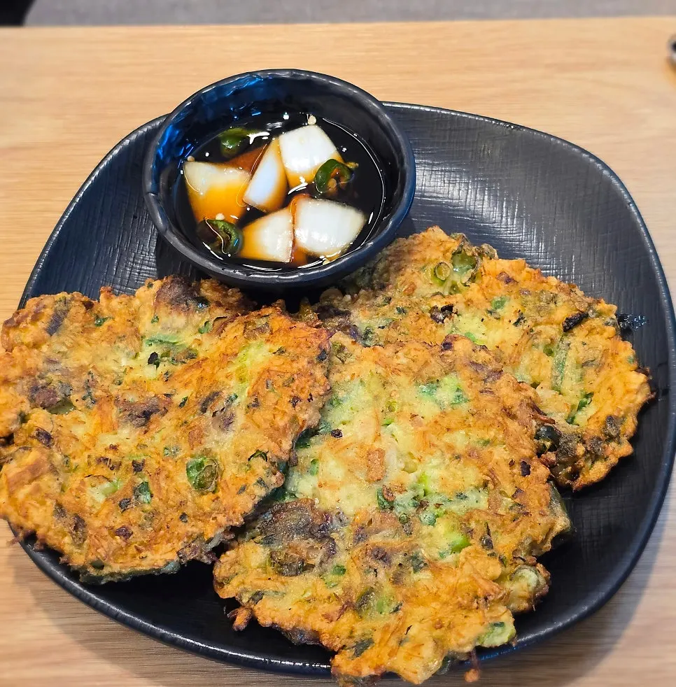 Spicy cockle bibimbap