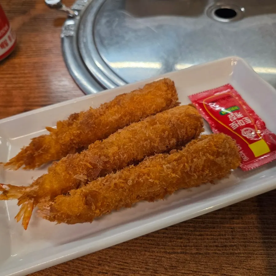 Three pieces of Pyeongtaek Jumulleok's fried shrimp
