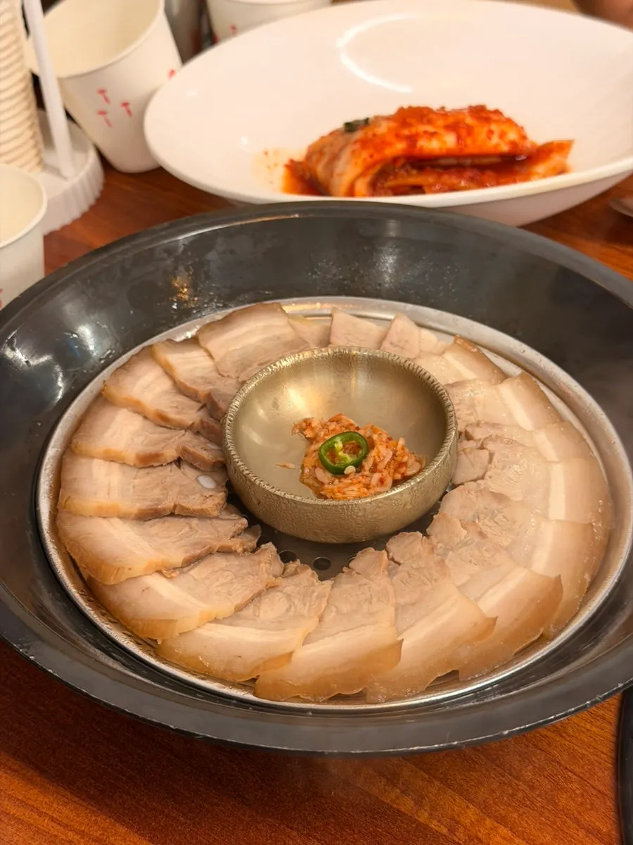 A plate of tender perilla-leaf medicinal pork