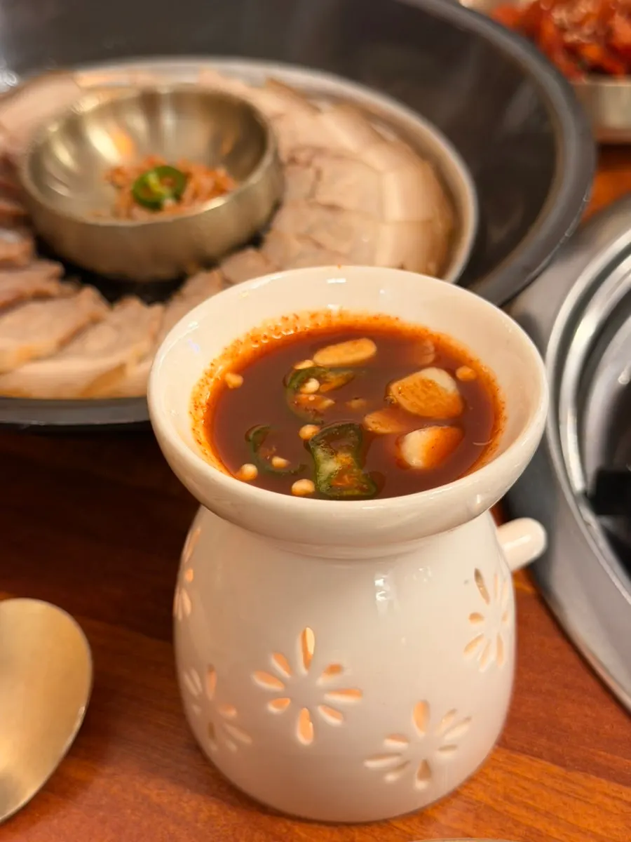 Side accompaniments served with the pork
