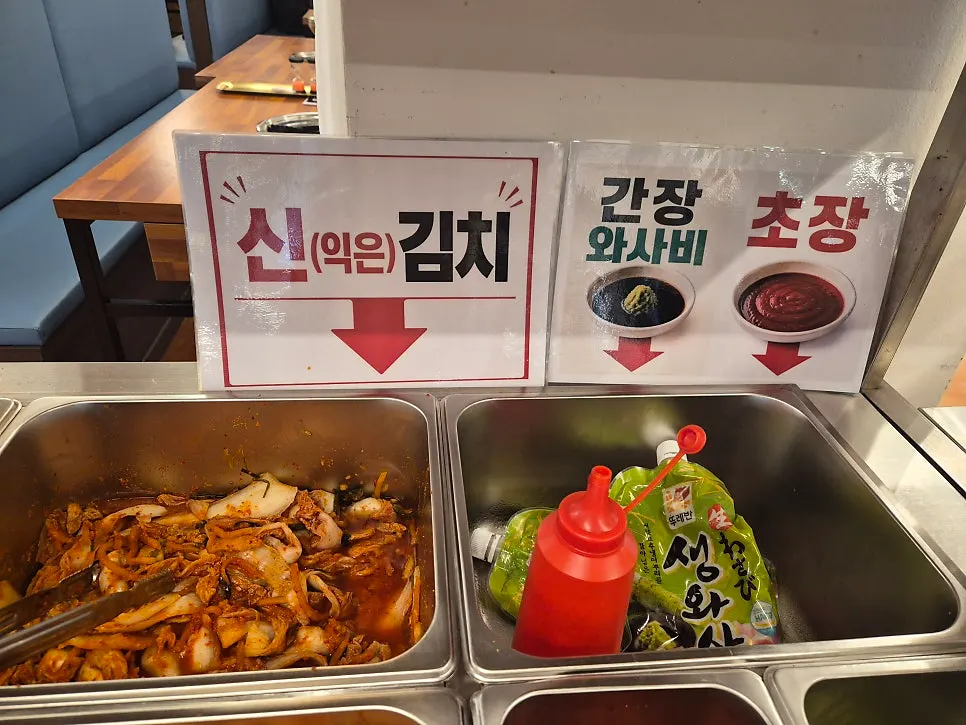 Self-serve bar with a broth refill container