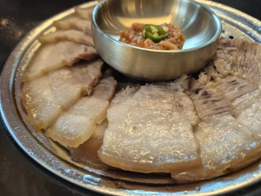 부드러운 수육 단면