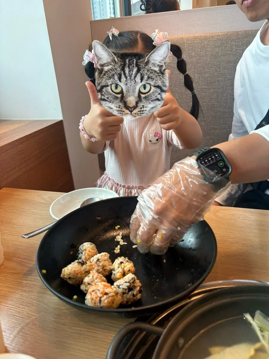 동글동글 빚은 어린이 주먹밥 접시