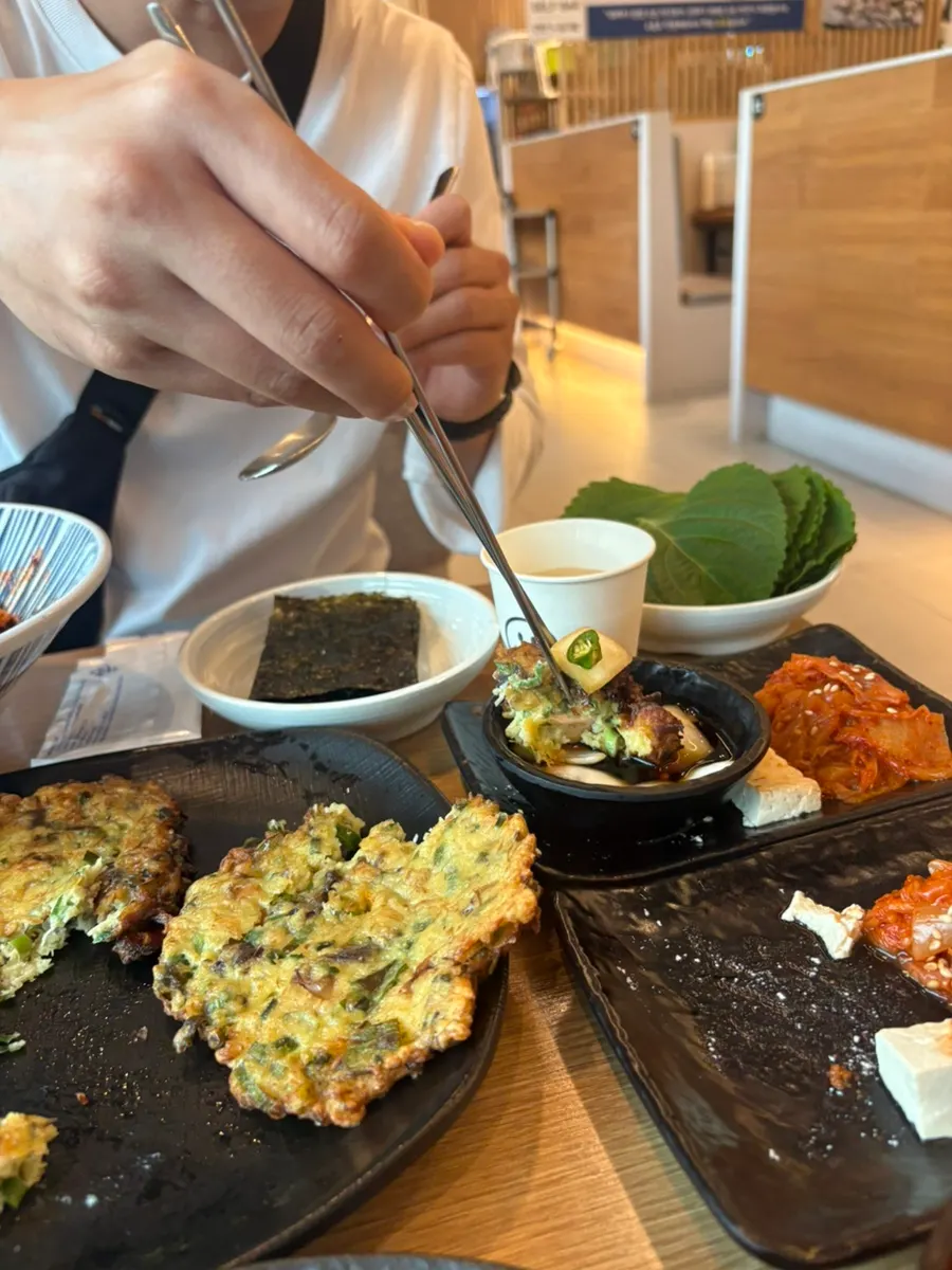 노릇하게 구워진 벌교 꼬막전