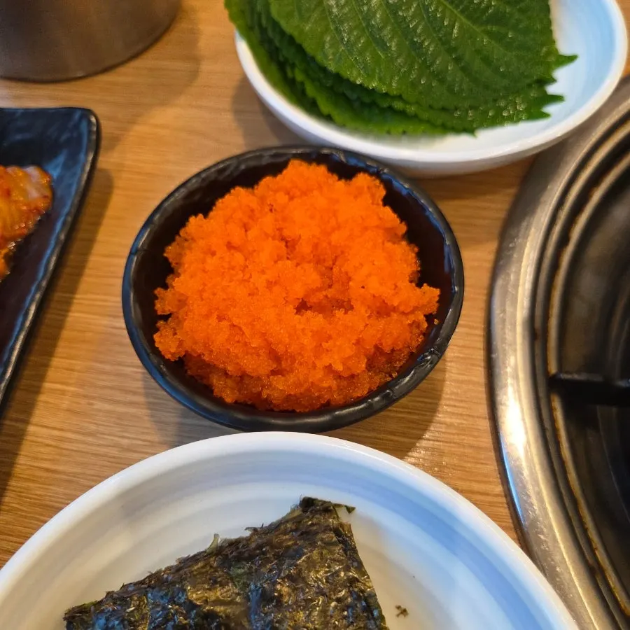 손질된 간장 양념꼬막 한 접시