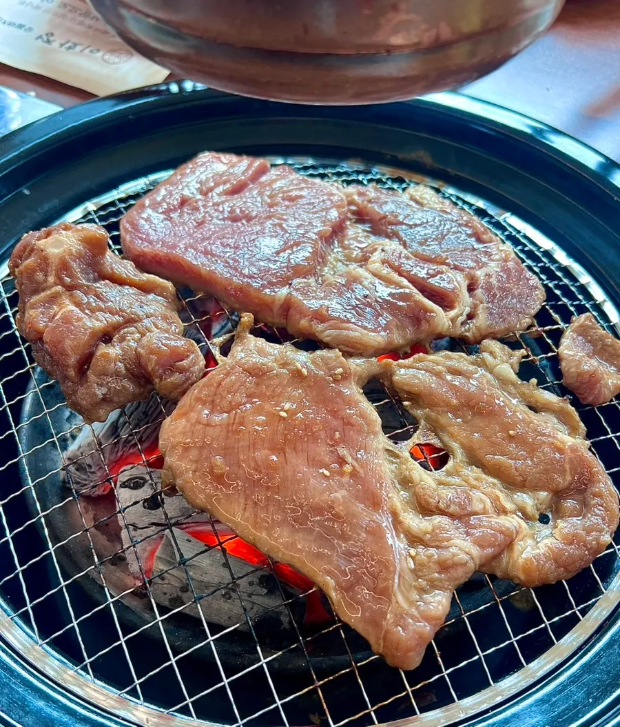 Pork yangnyeom-gui and pork yangnyeom-galbi ordered as 3 servings total