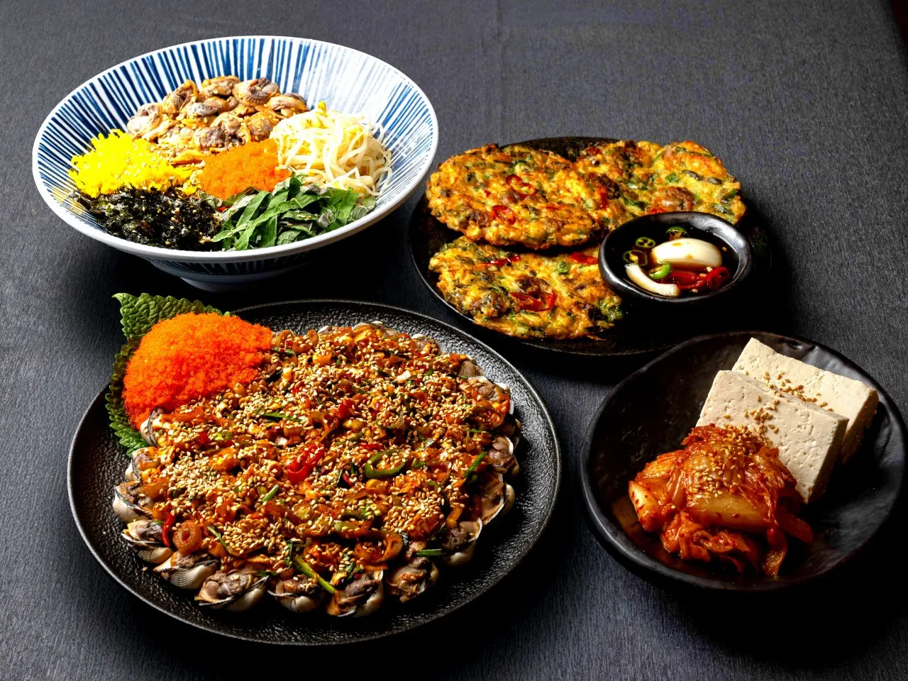 Full table spread of the Kkomak Manse two-person set