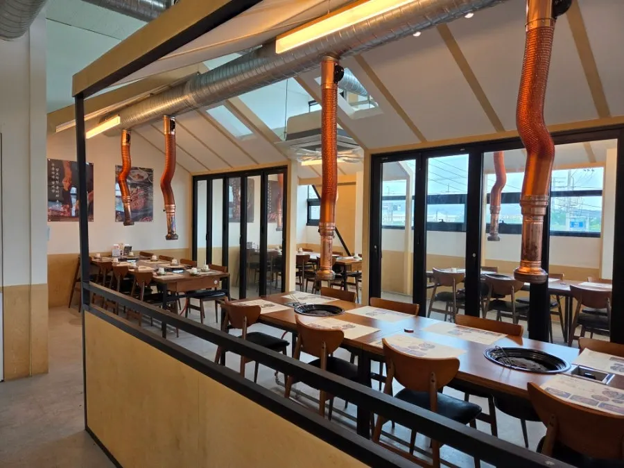 Interior of Ihwajeong Charcoal-Grilled Pork Galbi's 2nd floor space