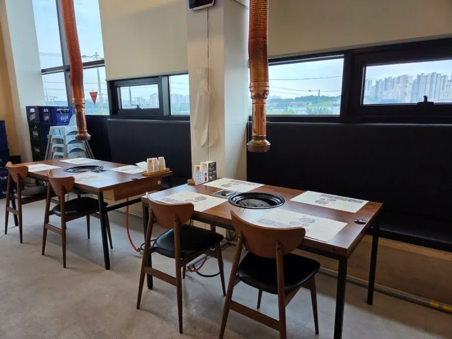Grill restaurant table seating with generous spacing