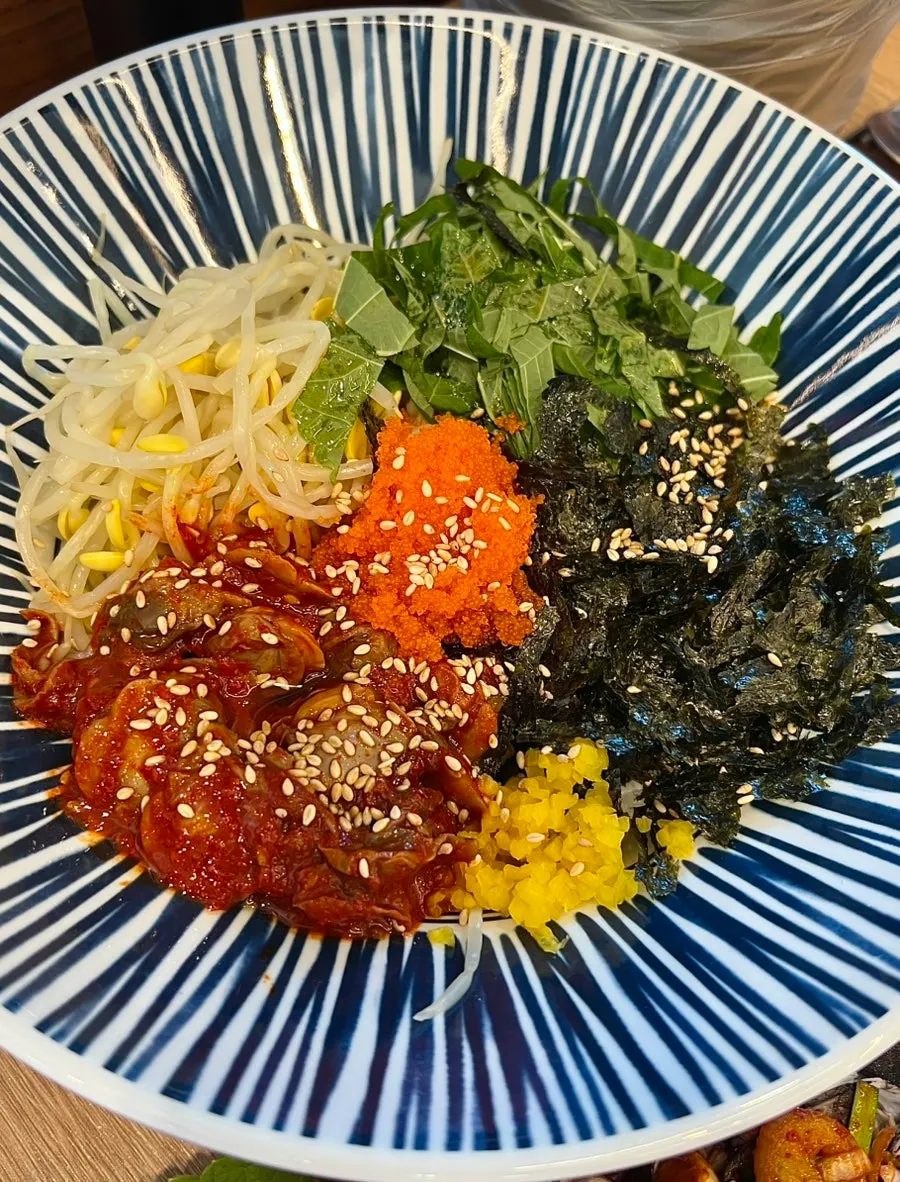 빨간꼬막비빔밥 한 그릇