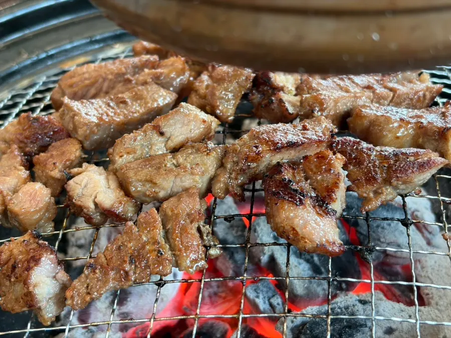 Charcoal-grilled meat table with side dishes