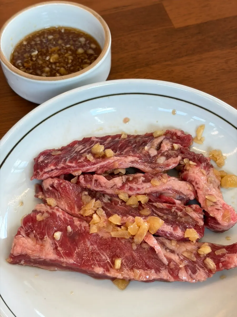 Beef galbisal for one topped with garlic