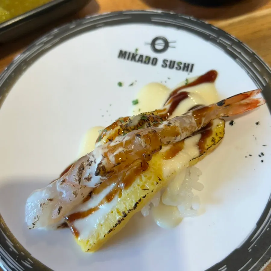 入座後提供的水與醬湯