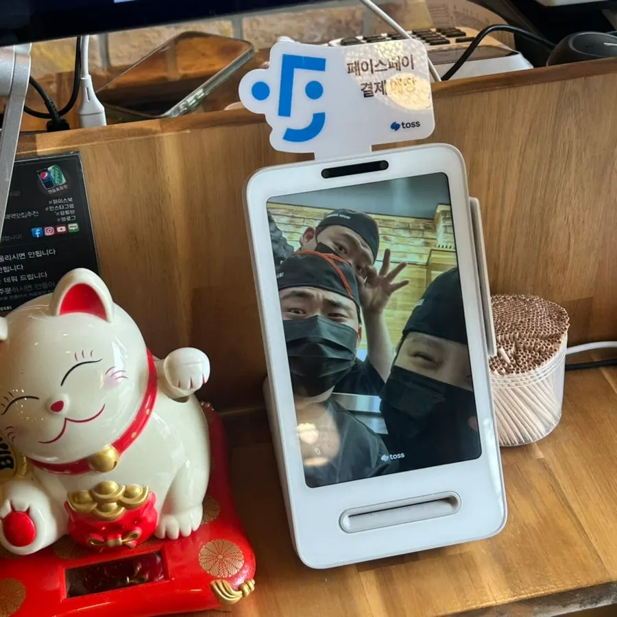 顯示員工照片的TOSS刷卡機