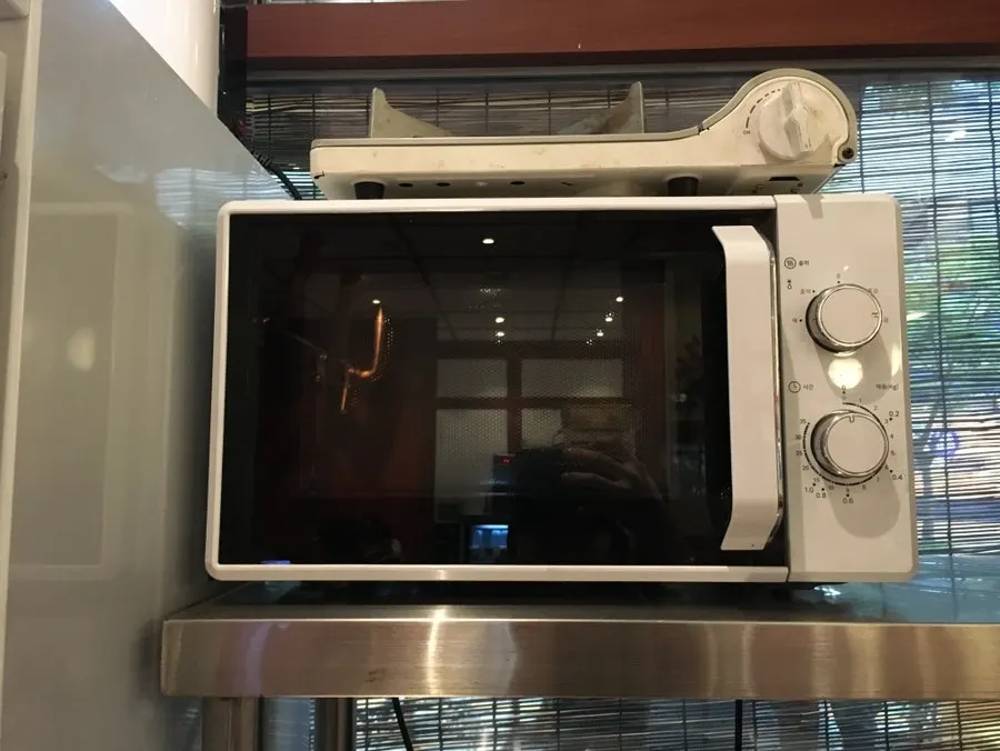 Self-serve bar and microwave at Okryeon Galbi