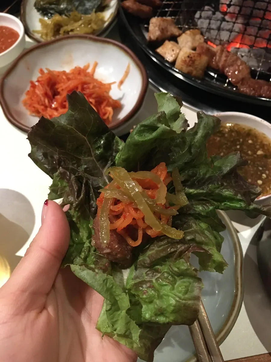 Meat topped with mu-saengchae and pepper strip jangajji