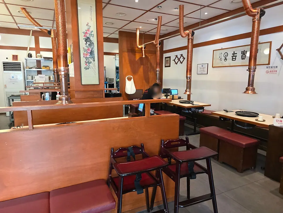Hall seating at Okryeon Galbi, good for gatherings and work dinners