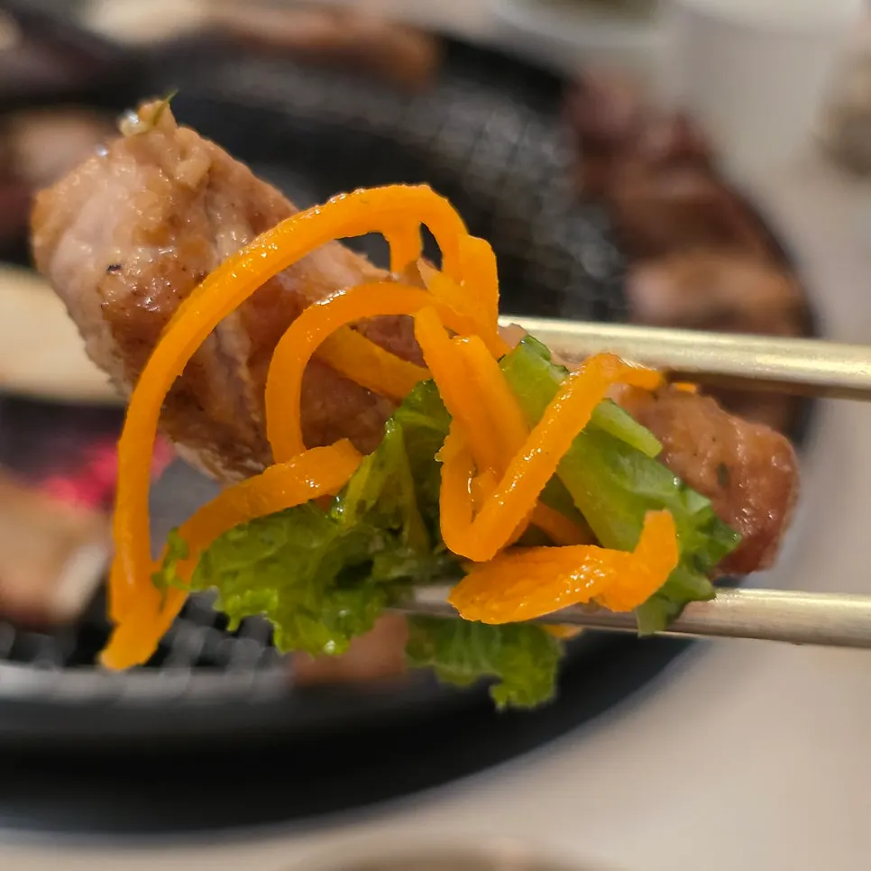 Close-up of yuzu seasoned galbi grilled over real charcoal