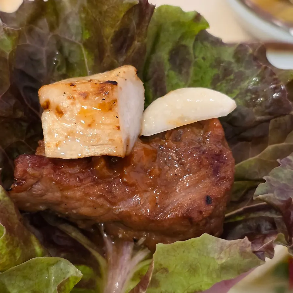 Cross-section of a well-grilled piece of black pork seasoned galbi