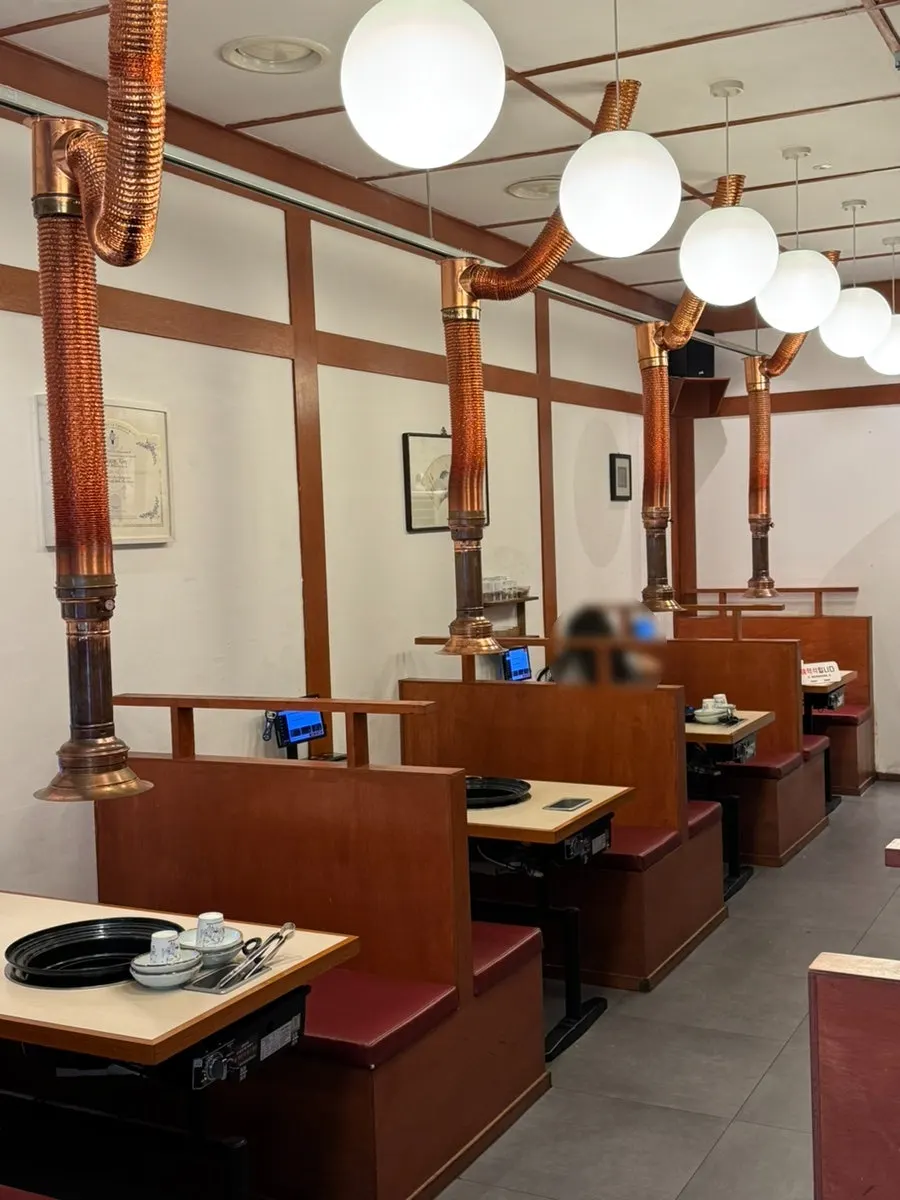 옥련갈비 내부 테이블 좌석
