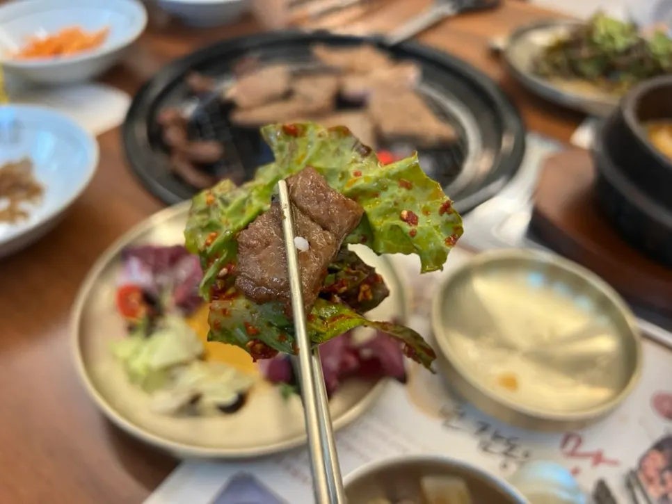 Marinated pork galbi on dressed lettuce