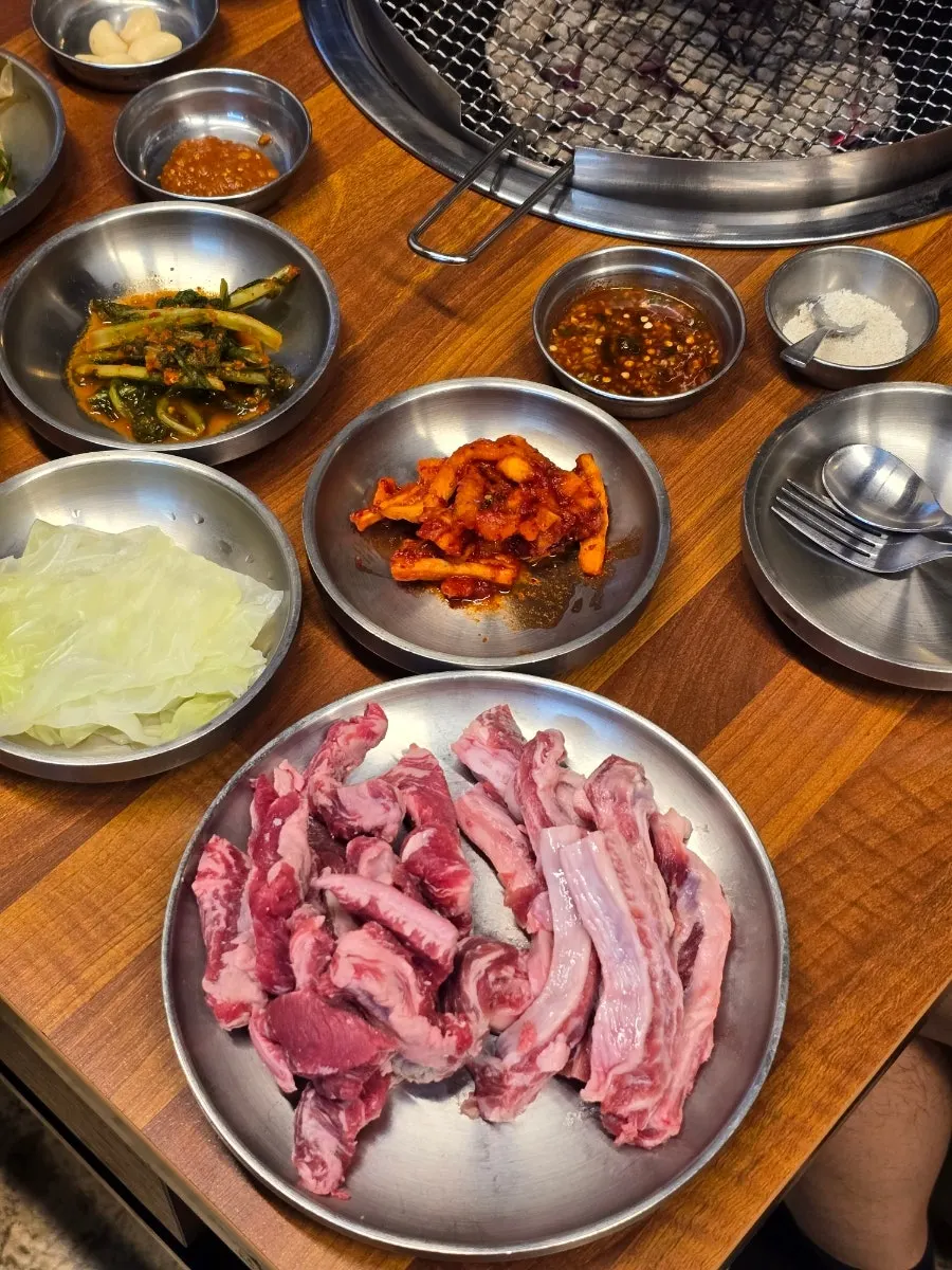 Jugeokjip's special grill and spatula