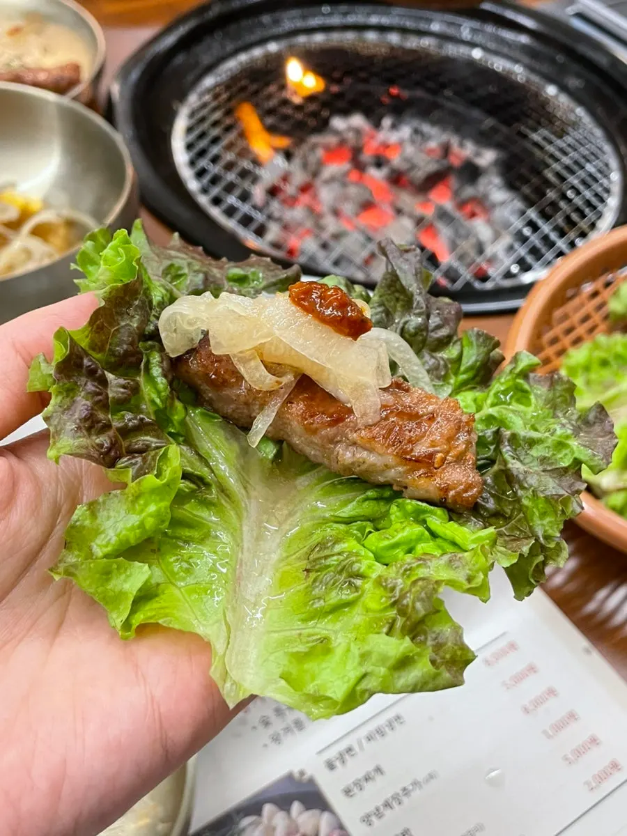 두툼한 돼지양념구이 한 점