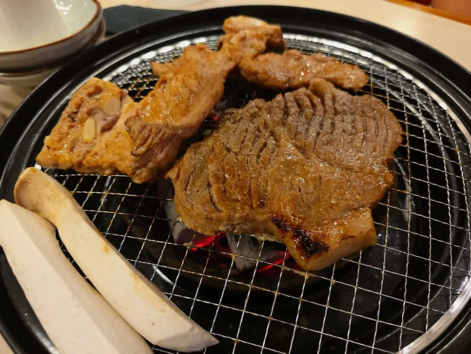 사장님이 구워주는 돼지갈비 사진