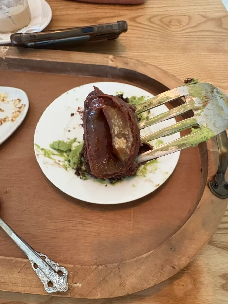 카페포문 밤말차쇼콜라케이크 단면