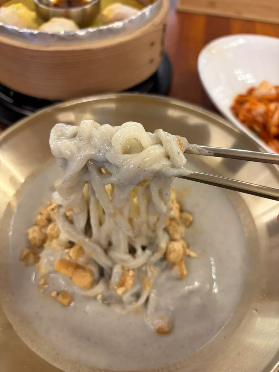 Injeolmi rice cake found inside the soybean broth
