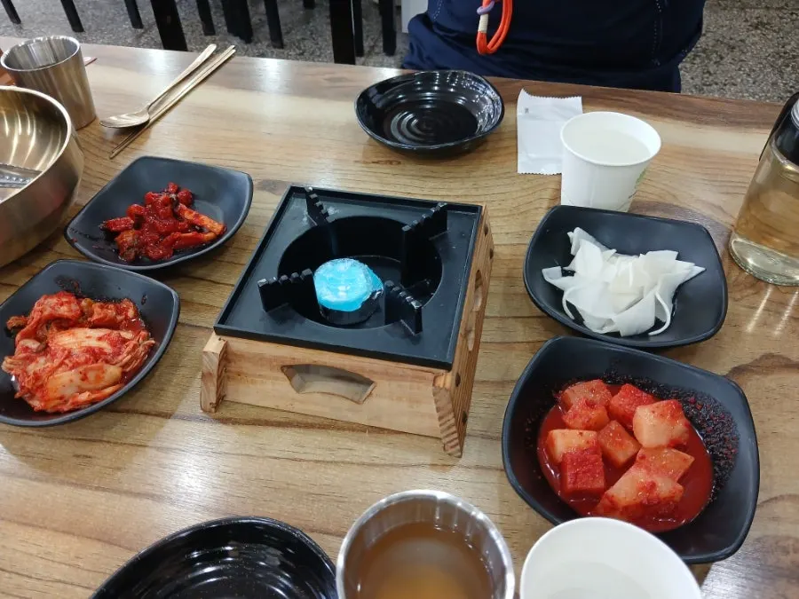 무말랭이 김치와 무절임 등 기본 찬