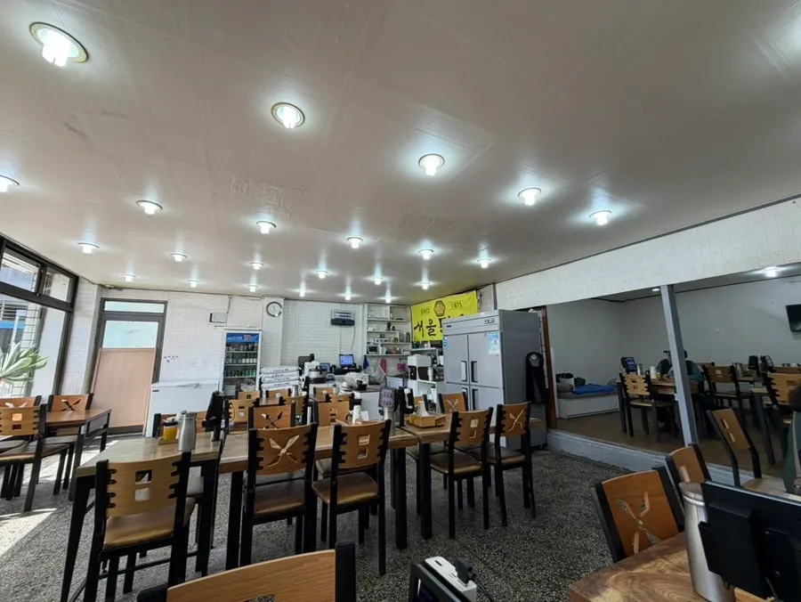 Photo of Seoul Myeonok's tidy dining room