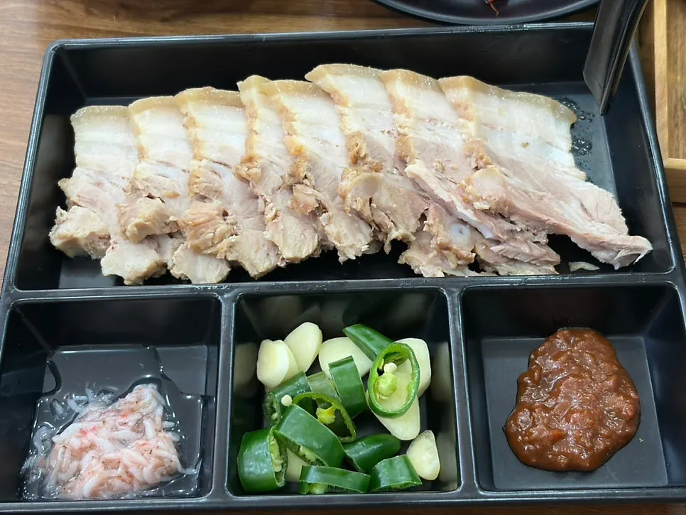 Photo of spicy-tangy bibim naengmyeon sauce