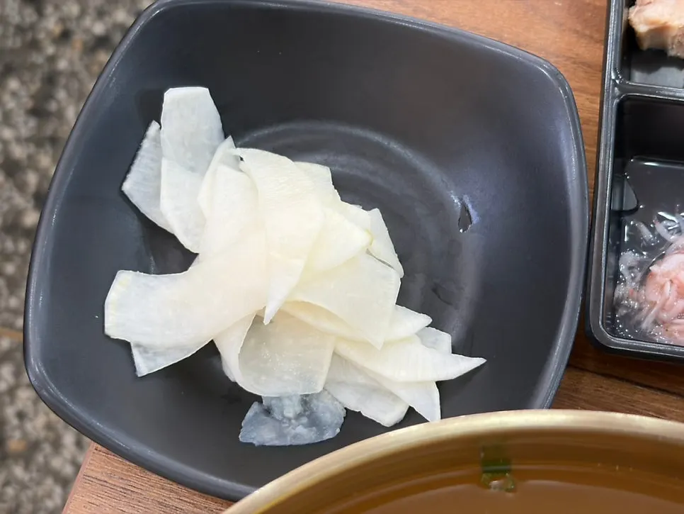 Photo of spicy-tangy bibim naengmyeon sauce
