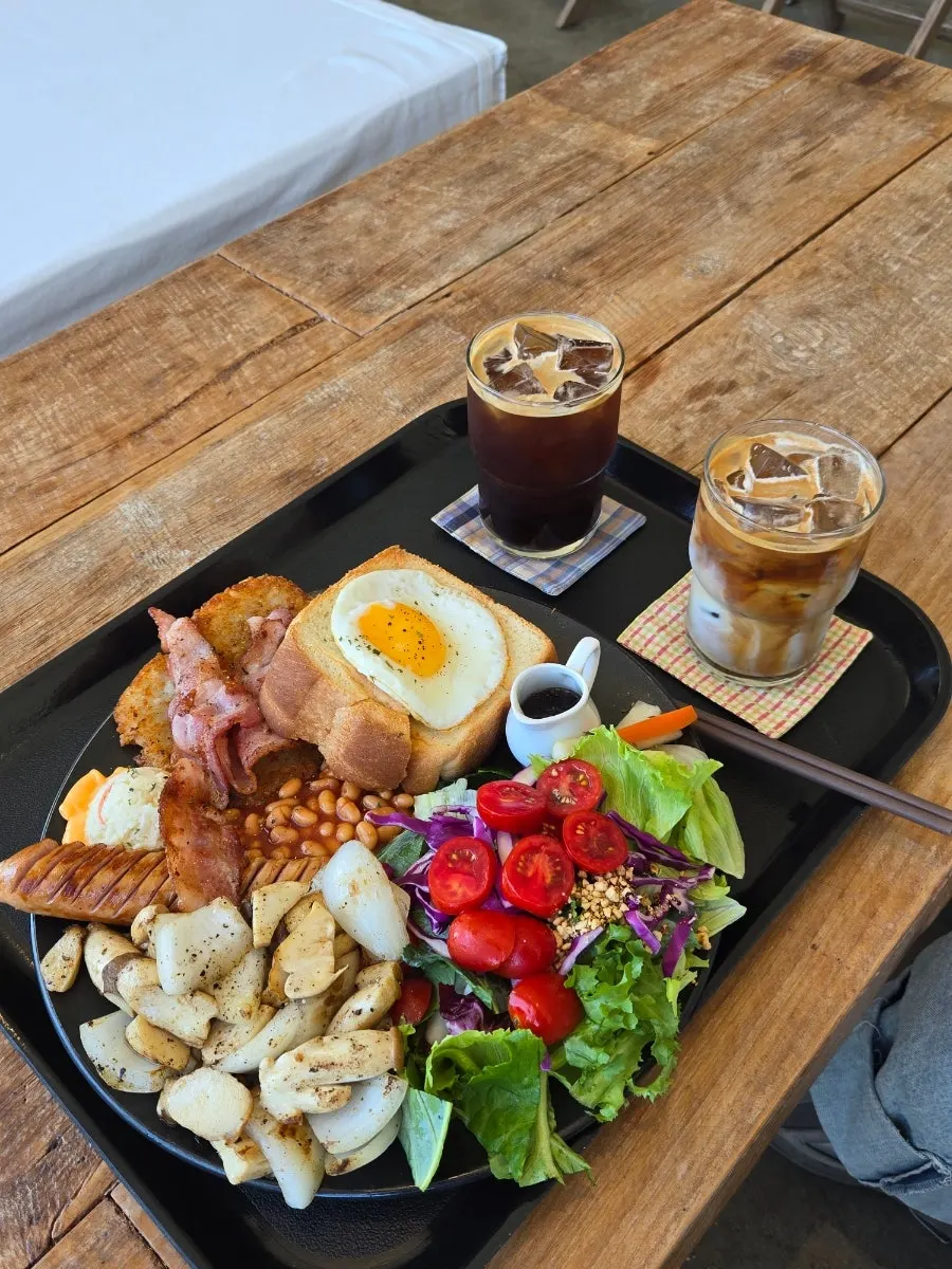 Hotel-breakfast-style Sisup brunch for two