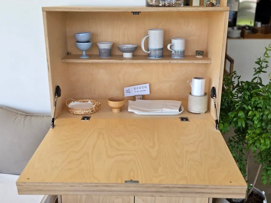Private room-style seating at Sisup café